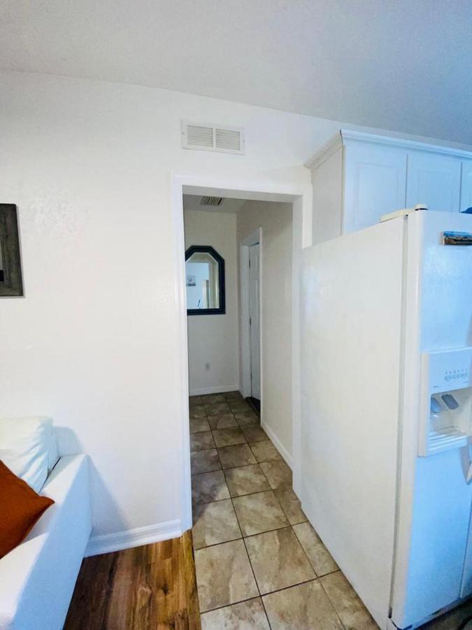 Two Fully Equipped Apartments And A Studio 5 Miles From The Beach St. Petersburg Exterior photo
