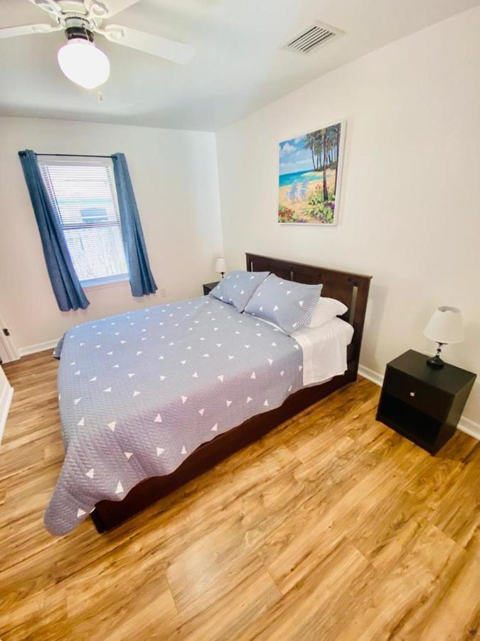 Two Fully Equipped Apartments And A Studio 5 Miles From The Beach St. Petersburg Exterior photo