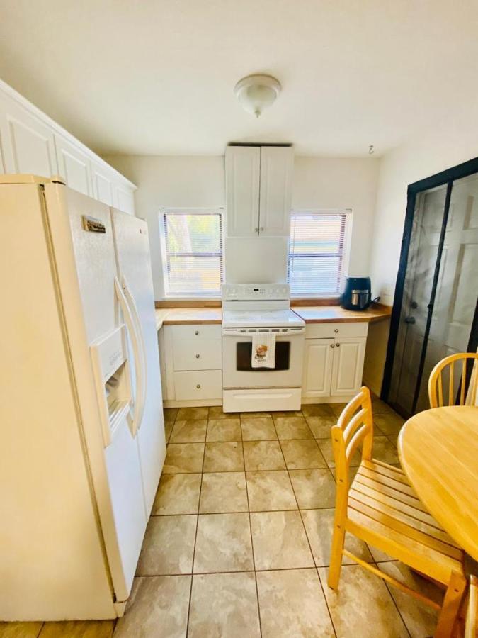 Two Fully Equipped Apartments And A Studio 5 Miles From The Beach St. Petersburg Exterior photo