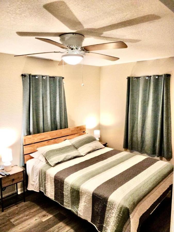 Two Fully Equipped Apartments And A Studio 5 Miles From The Beach St. Petersburg Exterior photo